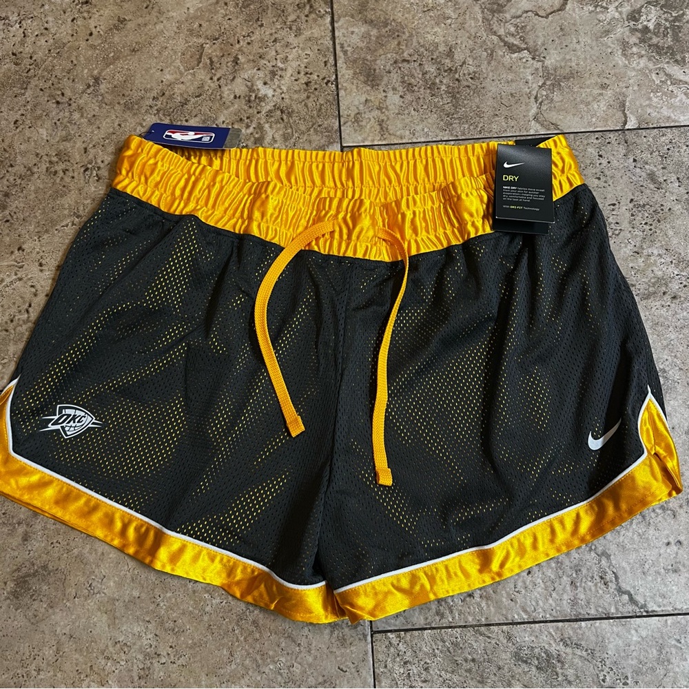 Oklahoma City Thunder Women’s Nike DNA shorts L,XL,2Xl